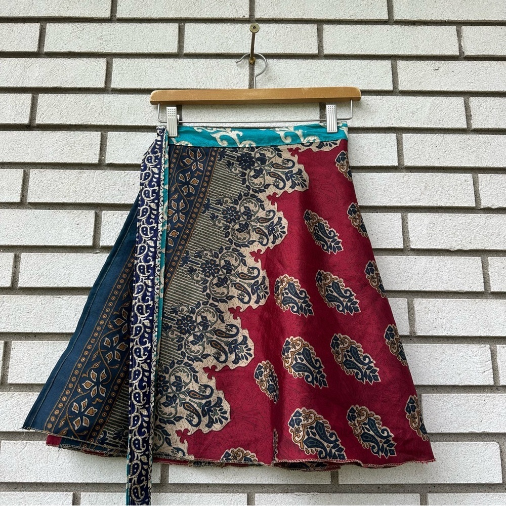 Vibrant 100% Silk Wrap Mini Skirt Reversible Boho Paisley Teal Red Print - Picture 8 of 9